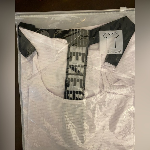White  ENERGY workout Tank top NEW - Picture 5 of 7